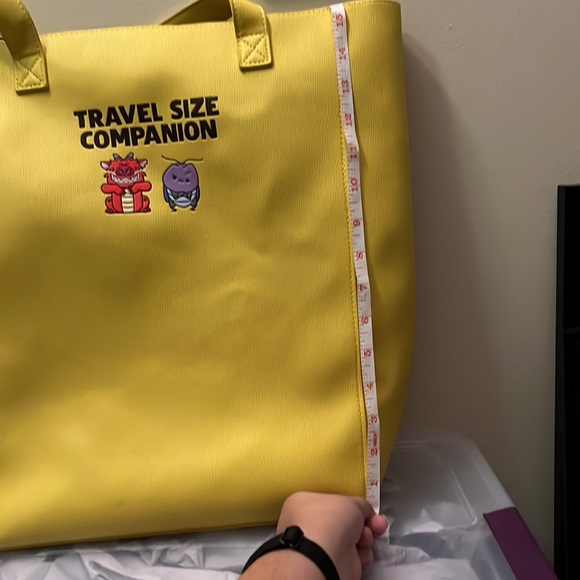 Disney Beach Tote Mushu and Crickey - Picture 3 of 5